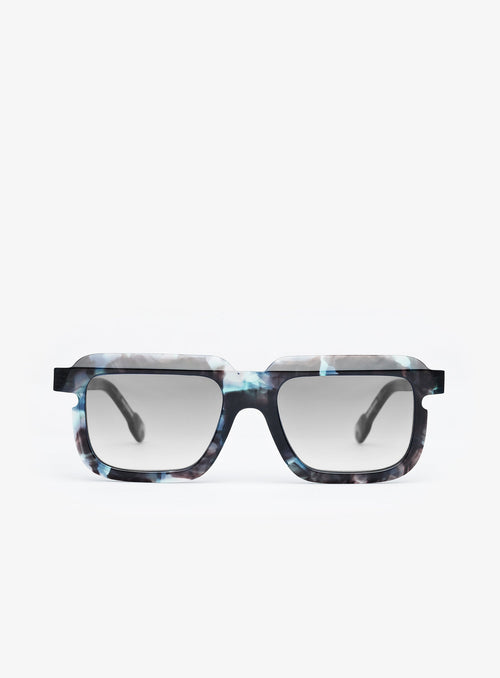 THE PERFORMER in Blue Tortoise